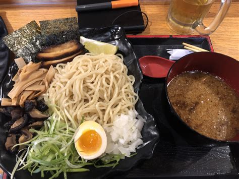  Hakata Ramen: Savoring Umami Depth and Slurping Noodle Springiness!