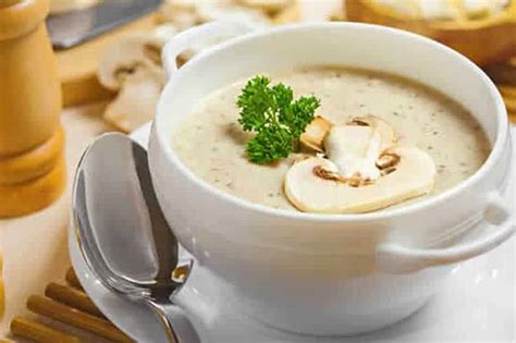  La Soupe aux Champignons de Montagne de Tianshui: Une symphonie umami enveloppée dans une douceur réconfortante !