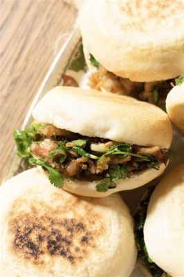  Le Rou Jia Mo: Un Sandwich Traditionnel aux Saveurs Succulentes et à la Texture Irrésistiblement Croustillante!