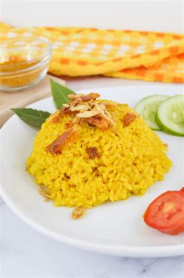  Nasi Kuning, Un Délice Indonésien à la Fois Piquant et Crémeux