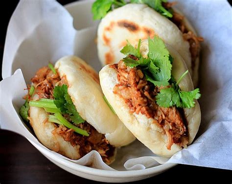  Rou Jia Mo: Un Délice Savoureux à la Croûte Croustillante et à la Viande Fondante!