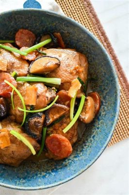  Le Poulet Braisé aux Patates Douces et Sauces Piquantes: Une Explosion de Saveurs Umami et une Symponie de Textures Croustillantes!