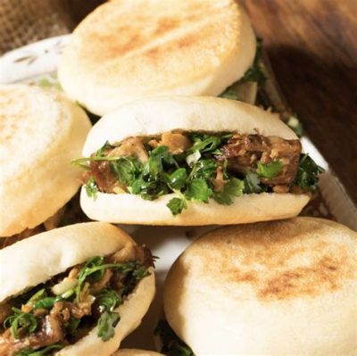  Le Rou Jia Mo : Un Sandwich Savoureux aux Saveurs Épicées et À la Texture Douce!